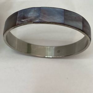Vintage dyed shell inlay silver tone bracelet. 2 1/2” diameter. Pre-owned.
